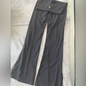 Lululemon Groove Super-High-Rise Flared size 2 black